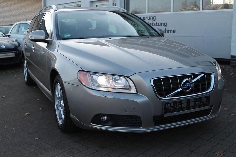 Gold Gebraucht 2010 Volvo V70 Summum Kombi | 5.444 € (Fairer Preis) - Bild 1/4