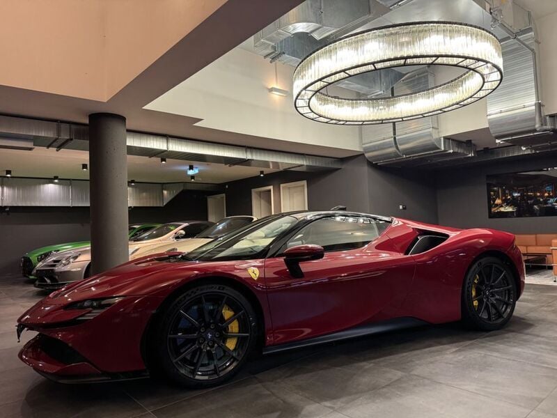 Rot Gebraucht 2022 Ferrari SF90 Cabrio | 419.777 € - Bild 1/4