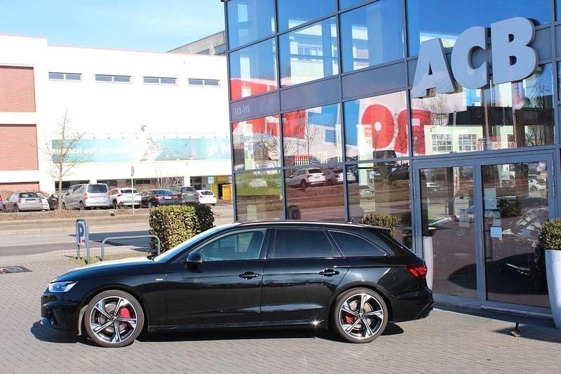 Gebraucht Audi A4 S-Line 204 PS (150 kW) 2023 Mythosschwarzmet. (metallic) Kombi