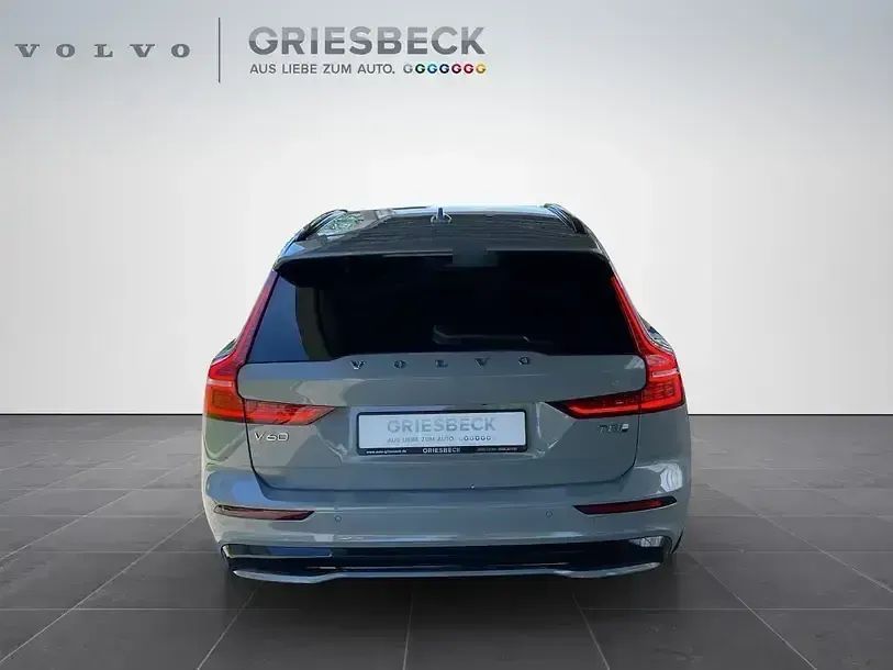 Gebraucht Volvo V60 Plus 455 PS (334 kW) 2024 Vapour grey Kombi