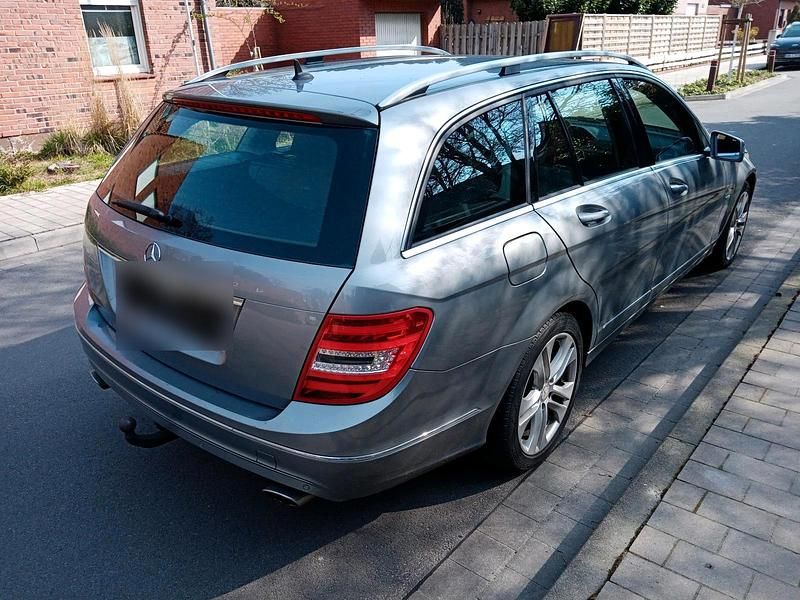 Gebraucht Mercedes C300 231 PS (169 kW) 2011 Grau Kombi