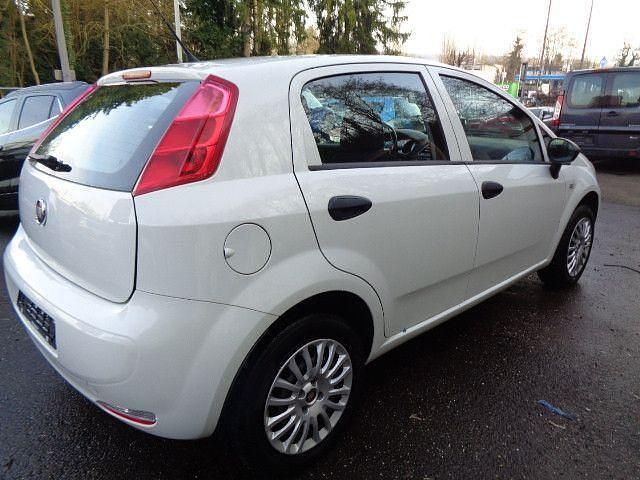 Gebraucht Fiat Punto Lounge 77 PS (56 kW) 2018 Weiß Kleinwagen
