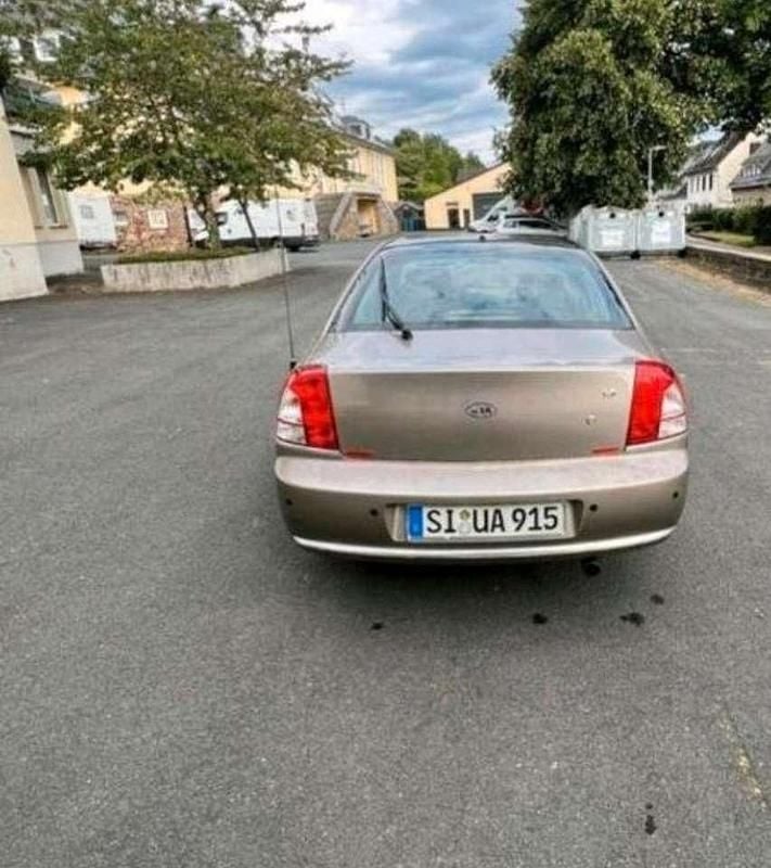 Gebraucht Kia Shuma 102 PS (75 kW) 2002 Gold Kleinwagen