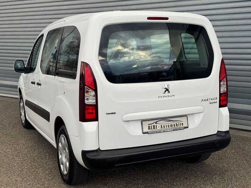 Gebraucht Peugeot Partner Tepee Active 99 PS (72 kW) 2016 Weiß Van / Kleinbus