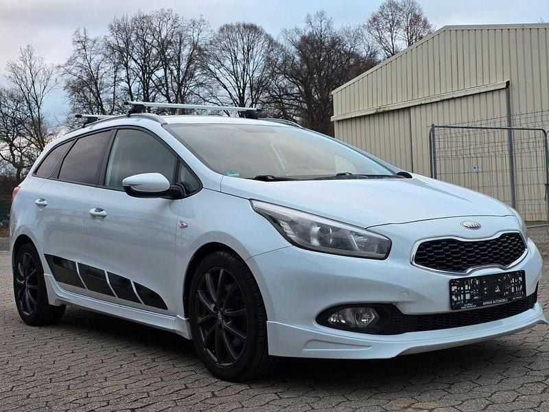 Weiß Gebraucht 2014 Kia Ceed Sportswagon Edition 7 Kombi | 7.490 € (Guter Preis) - Bild 1/4