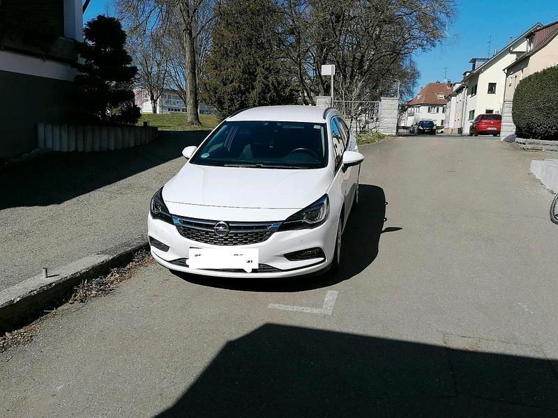 Weiß Gebraucht 2017 Opel Astra Sport Kombi | 8.200 € (Teuer) - Bild 1/4
