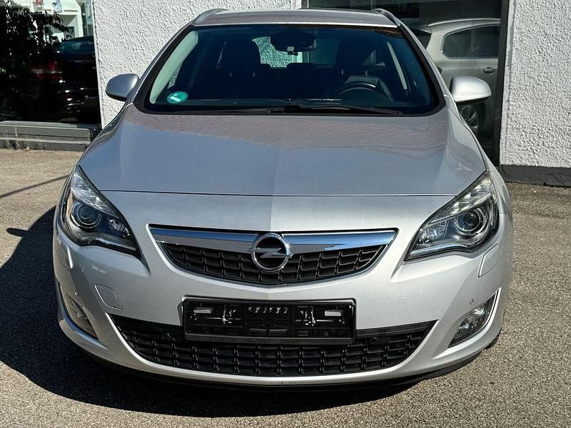 Gebraucht Opel Astra 179 PS (131 kW) 2011 Silber Kombi