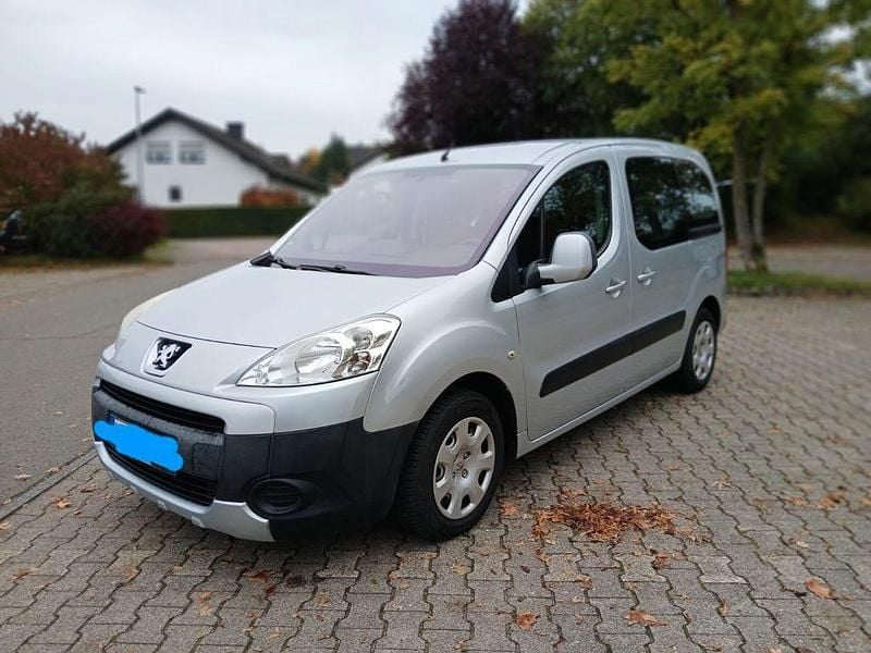 Silber Gebraucht 2009 Peugeot Partner Tepee Family Van / Kleinbus | 5.800 € (Fairer Preis) - Bild 1/4