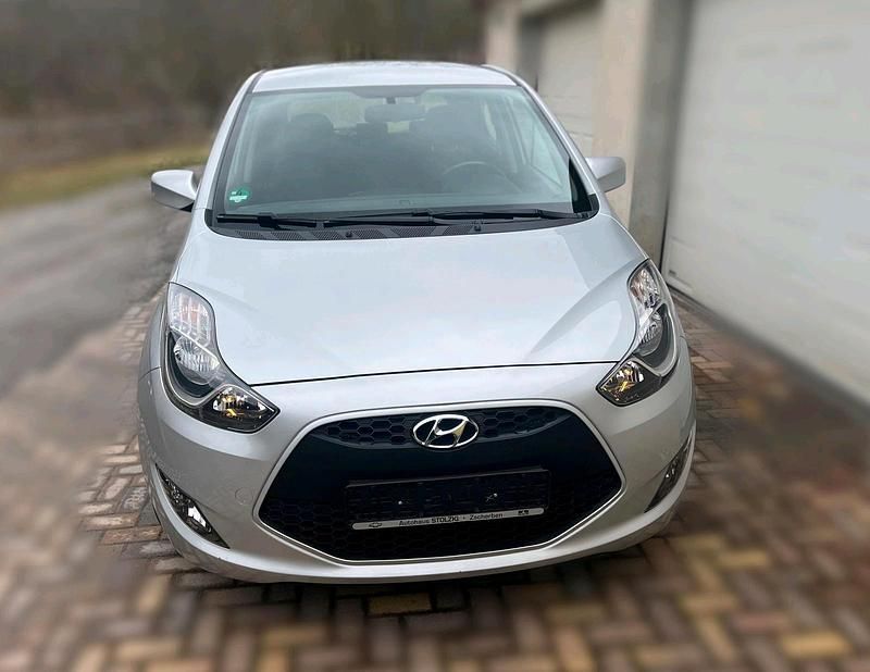 Gebraucht Hyundai ix20 90 PS (66 kW) 2016 Silber Kleinwagen