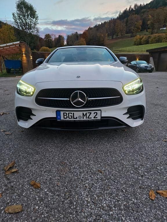 Gebraucht Mercedes E300 265 PS (194 kW) 2023 Weiß Cabrio