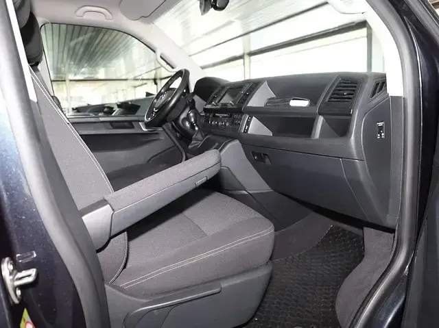 Gebraucht VW Multivan Trendline 150 PS (110 kW) 2018 Starlightbluemetallic Van / Kleinbus