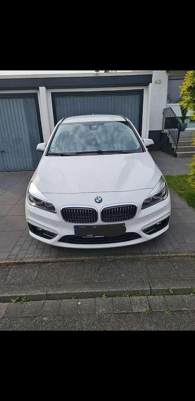 Gebraucht 2016 BMW 218 Luxury Line Kombi | 10.599 € (Guter Preis) - Bild 1/4