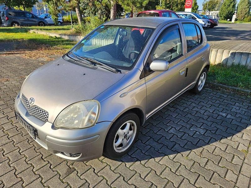 Grau Gebraucht 2004 Toyota Yaris Sol Limousine | 1.590 € (Guter Preis) - Bild 1/4