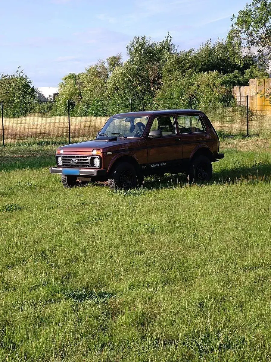 Gebraucht Lada Taiga 83 PS (61 kW) 2020 Braun SUV