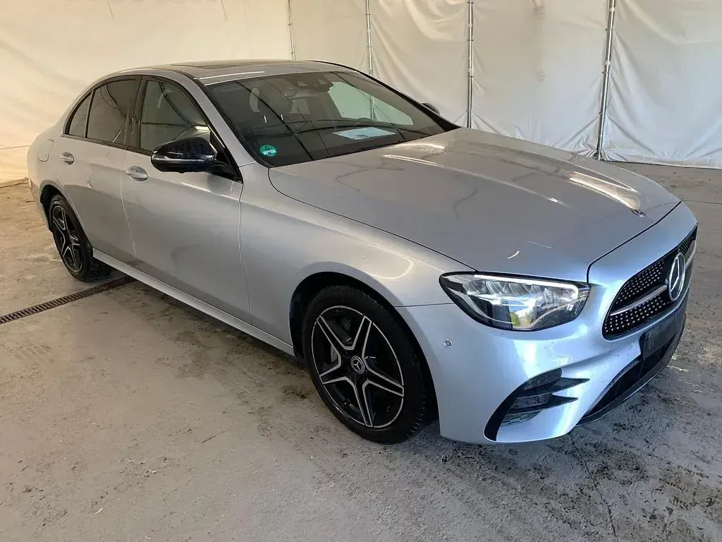 Second-hand Mercedes E300 AMG line 306 CP (225 kW) 2022 Argintiu Berlinǎ