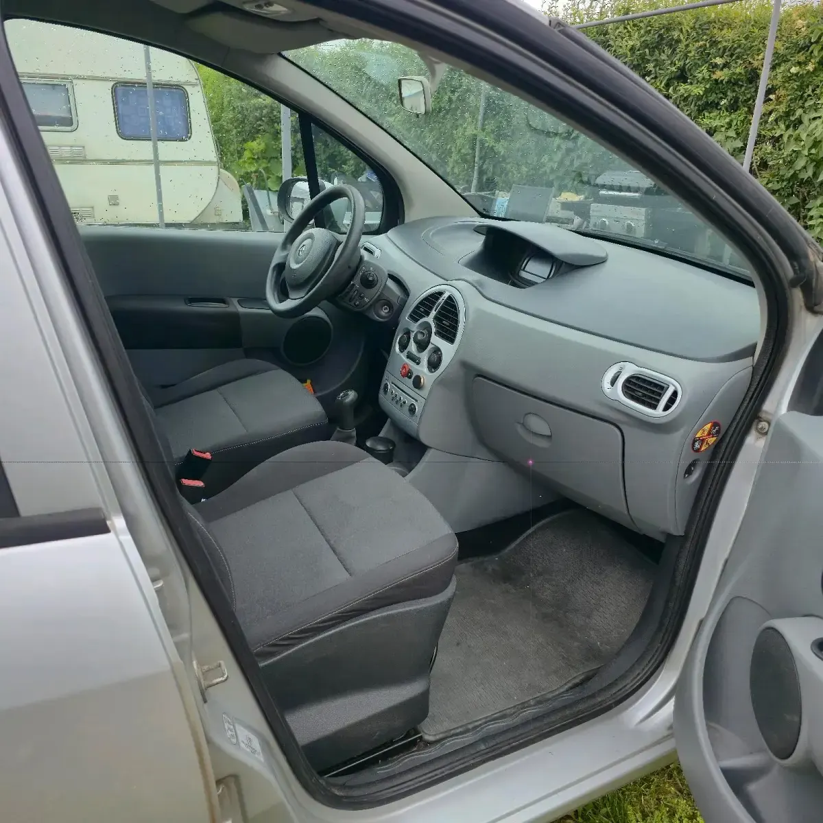 Gebraucht Renault Modus 86 PS (63 kW) 2010 Silber Van / Kleinbus
