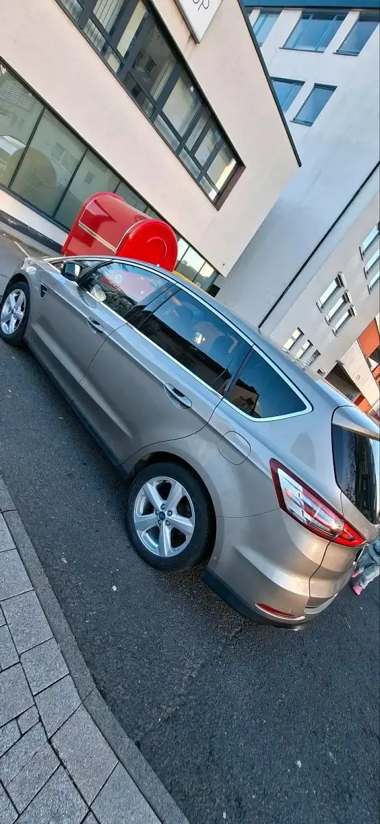 Używany Ford S-MAX S 179 KM (131 kW) 2015 Szary Minivan