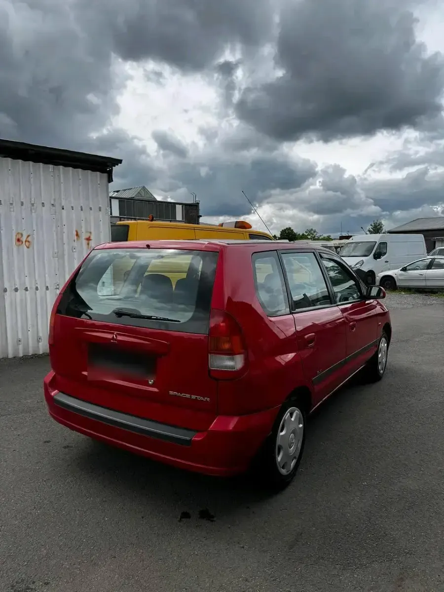 Gebraucht Mitsubishi Space Star 82 PS (60 kW) 2001 Rot Van / Kleinbus