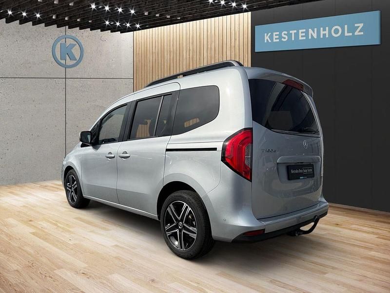 Gebraucht Mercedes T180 Progressive 116 PS (85 kW) 2024 Silber Van / Kleinbus