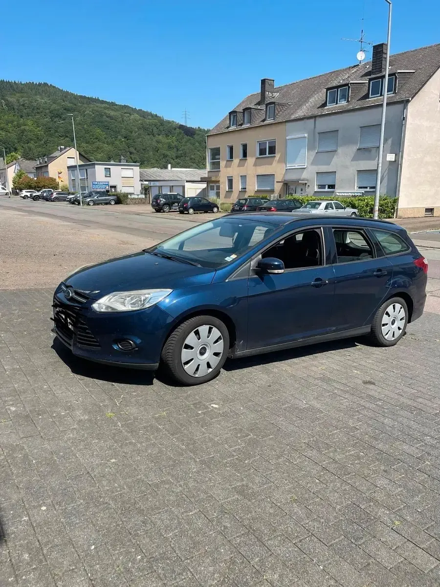 Gebraucht Ford Focus 115 PS (84 kW) 2012 Blau Kombi