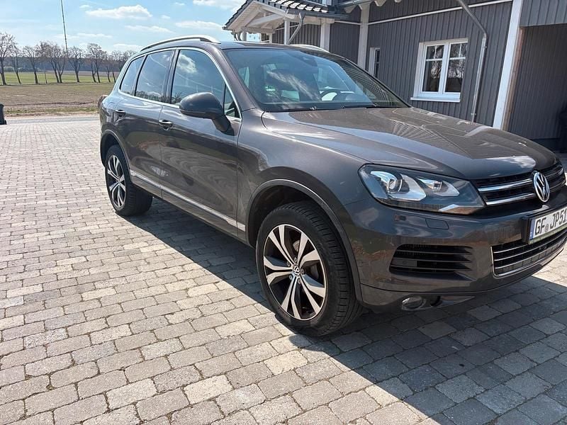 Second-hand VW Touareg 262 CP (192 kW) 2012 Maro SUV