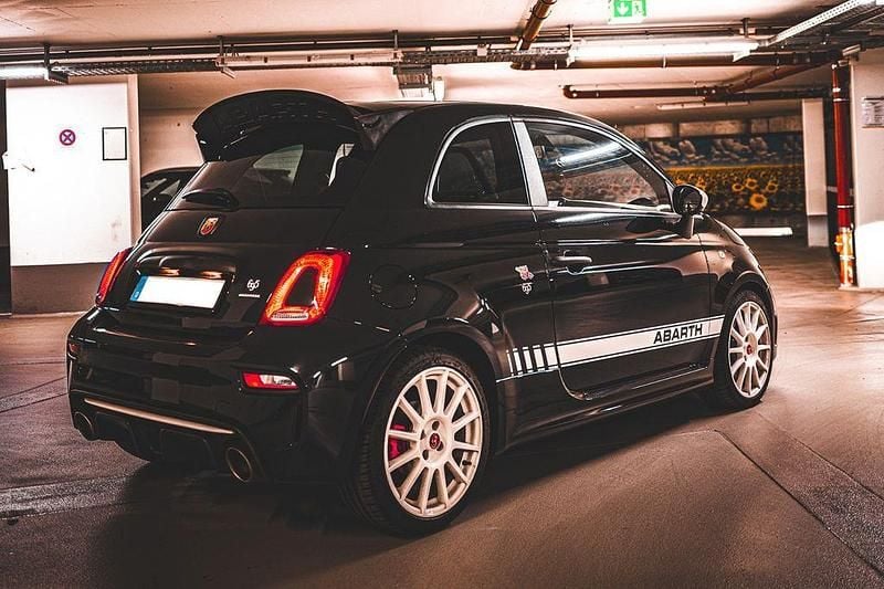 Schwarz Gebraucht 2021 Abarth 695 Esseesse Kleinwagen | 28.199 € (Fairer Preis) - Bild 1/4