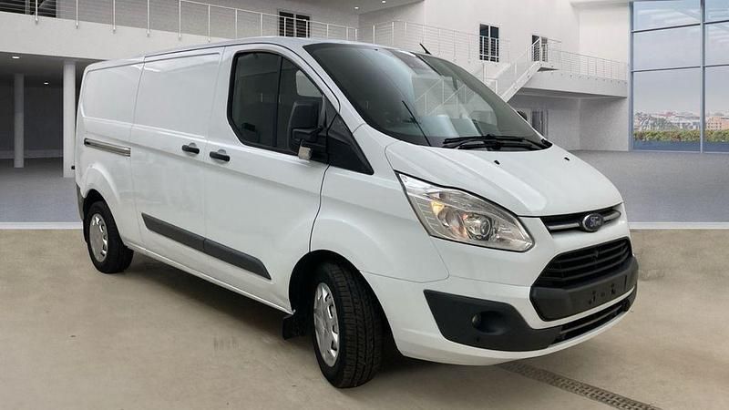 Weiß Gebraucht 2017 Ford Tourneo Custom Van / Kleinbus | 14.950 € (Etwas zu teuer) - Bild 1/4