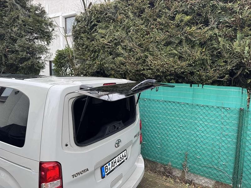 Gebraucht Toyota Proace Comfort 177 PS (130 kW) 2017 Grau Van / Kleinbus