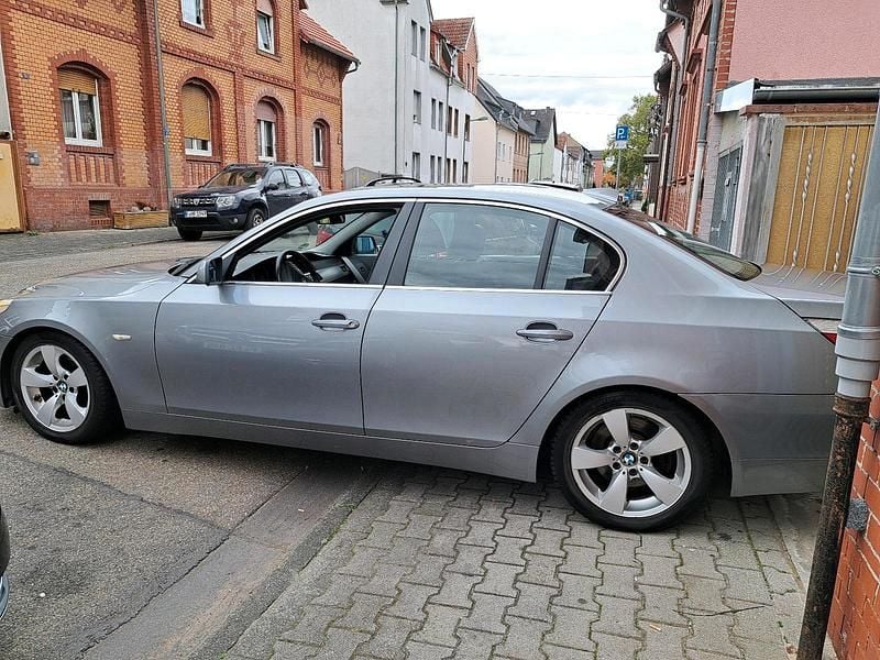 Silber Gebraucht 2005 BMW 525 Limousine | 2.200 € - Bild 1/4