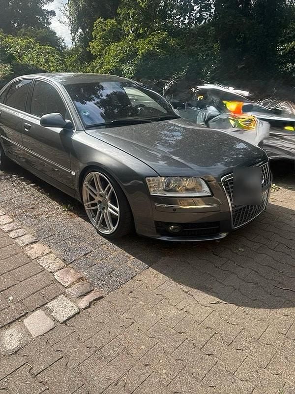 Grau Gebraucht 2002 Audi A8 Limousine | 8.000 € (Teuer) - Bild 1/4
