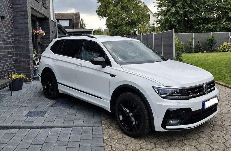 Weiß Gebraucht 2021 VW Tiguan Allspace R-line SUV | 28.800 € (Fairer Preis) - Bild 1/4