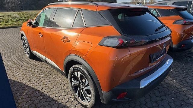 Gebraucht Peugeot e-2008 Allure 100 kW (136 PS) 2021 Orange fusion SUV