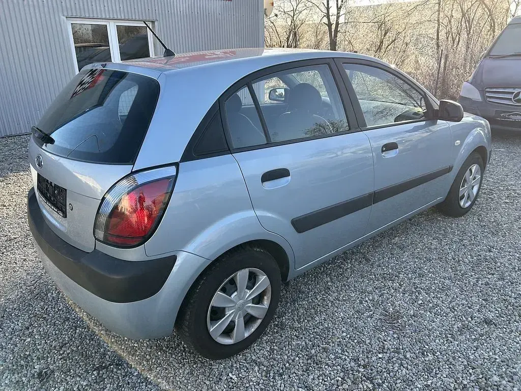 Gebraucht Kia Rio Basis 97 PS (71 kW) 2007 Grau Limousine