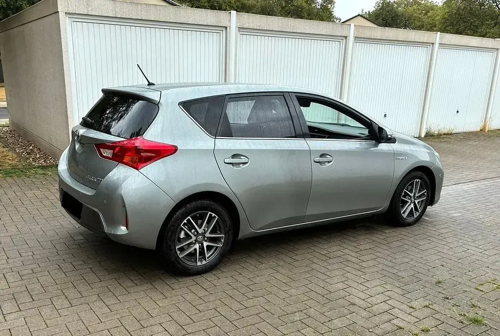 Gebraucht Toyota Auris Executive 136 PS (100 kW) 2015 Silber Limousine