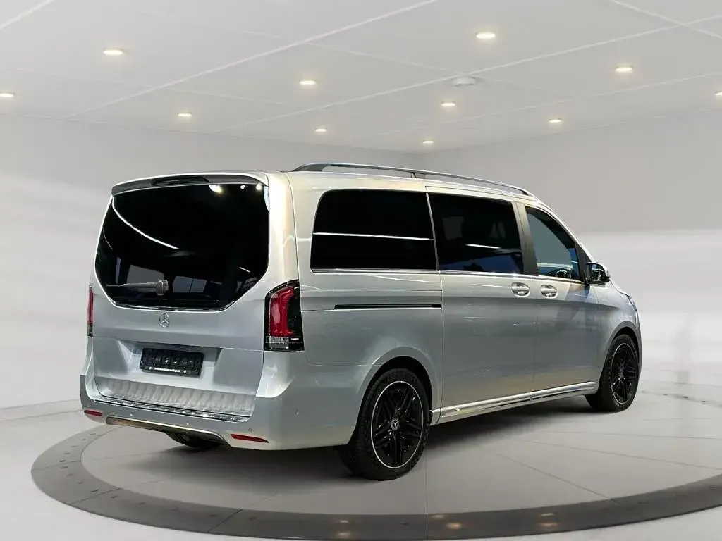 Gebraucht Mercedes V300 237 PS (174 kW) 2025 Hightechsilber metallic Van / Kleinbus