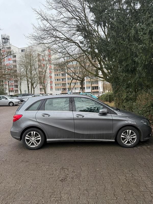 Gebraucht Mercedes B220 184 PS (135 kW) 2014 Grau Van / Kleinbus