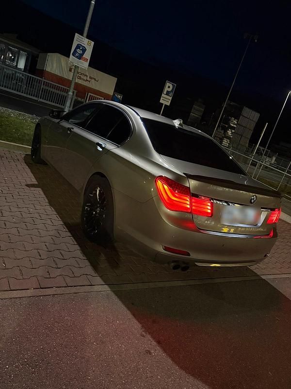 Gebraucht BMW 730 245 PS (180 kW) 2011 Gold Limousine