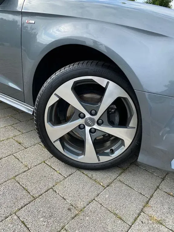 Second-hand Audi A3 Sport 150 CP (110 kW) 2018 Argintiu Berlinǎ