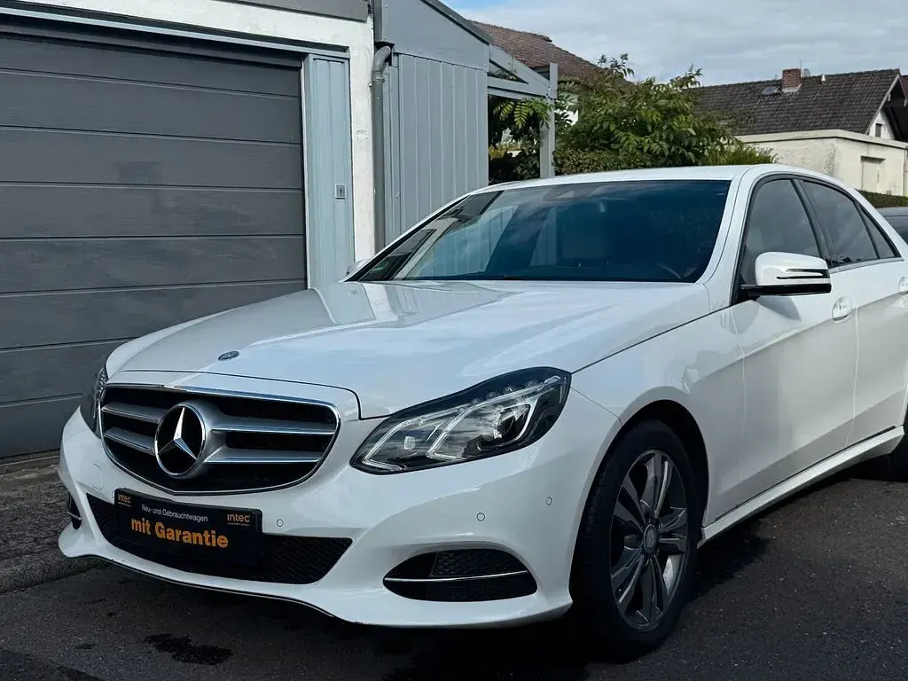 Gebraucht Mercedes E250 204 PS (150 kW) 2014 Weiß Limousine
