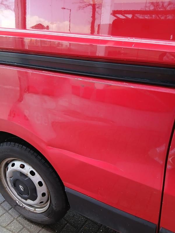 Second-hand Opel Vivaro 110 CP (80 kW) 2017 Roșu Monovolum