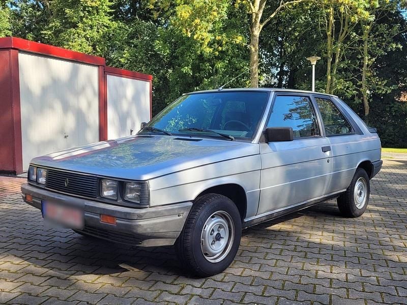 Silber Gebraucht 1984 Renault R11 Limousine | 2.900 € - Bild 1/4