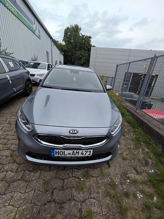 Silber Gebraucht 2020 Kia Ceed Sportswagon Spirit Kombi | 17.500 € (Etwas zu teuer) - Bild 1/4