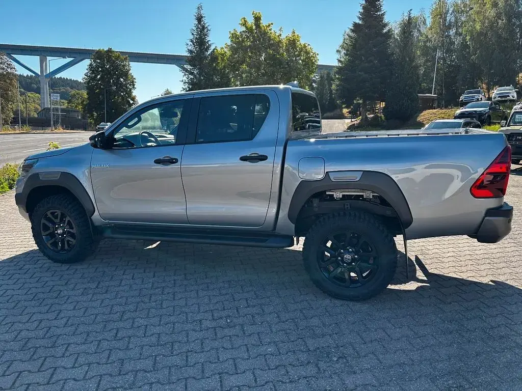 Neu Toyota HiLux 204 PS (150 kW) 2025 Silber Pickup