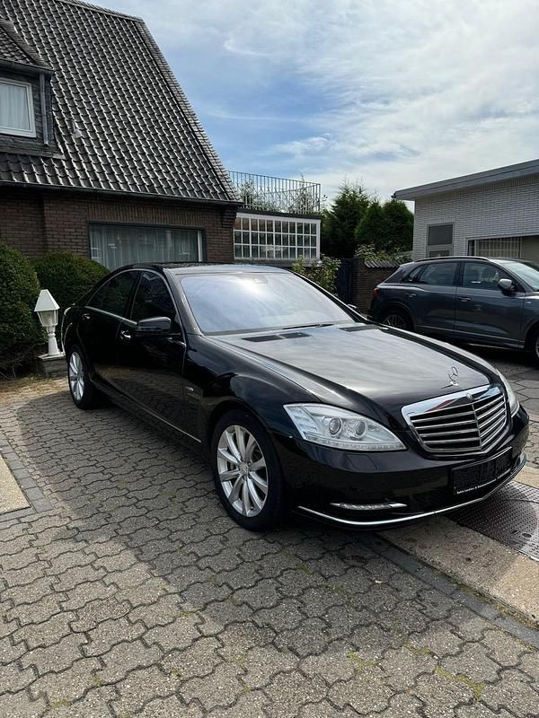 Schwarz Gebraucht 2011 Mercedes S500 Limousine | 23.999 € (Teuer) - Bild 1/4