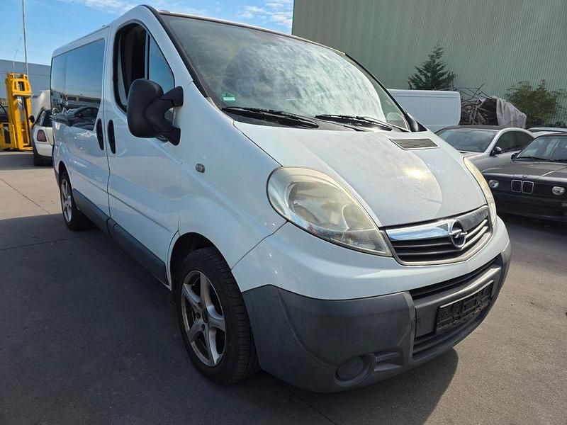 Weiß Gebraucht 2009 Opel Vivaro Van | 5.800 € (Teuer) - Bild 1/4