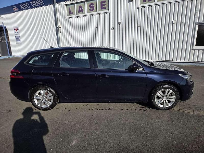 Gebraucht Peugeot 308 SW 131 PS (96 kW) 2019 Blau Kombi