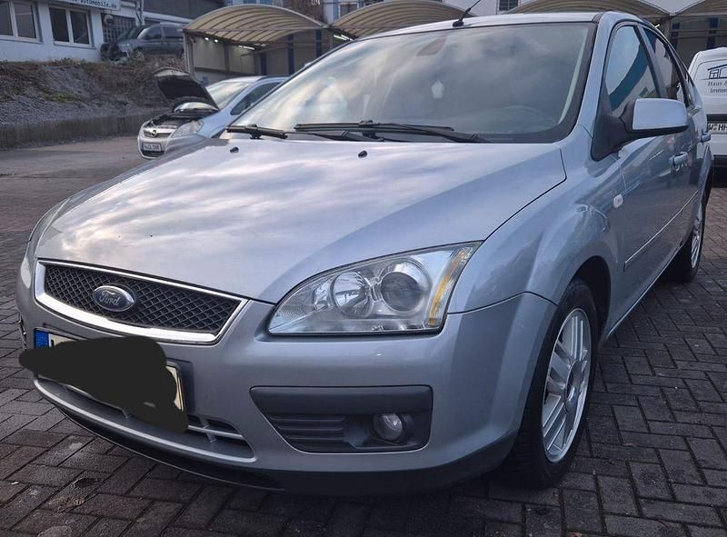 Gebraucht Ford Focus Ghia 116 PS (85 kW) 2005 Grau Limousine