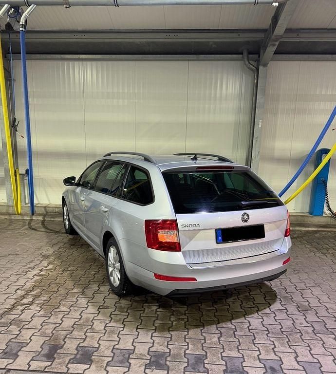 Gebraucht Skoda Octavia Ambition 105 PS (77 kW) 2014 Silber Kleinwagen