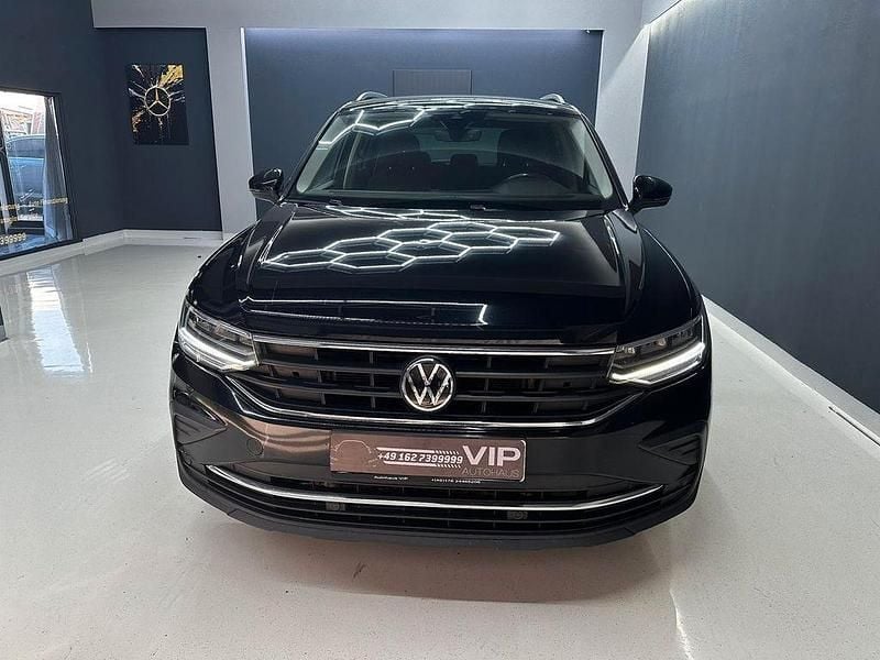 Gebraucht VW Tiguan Active 150 PS (110 kW) 2022 Schwarz SUV