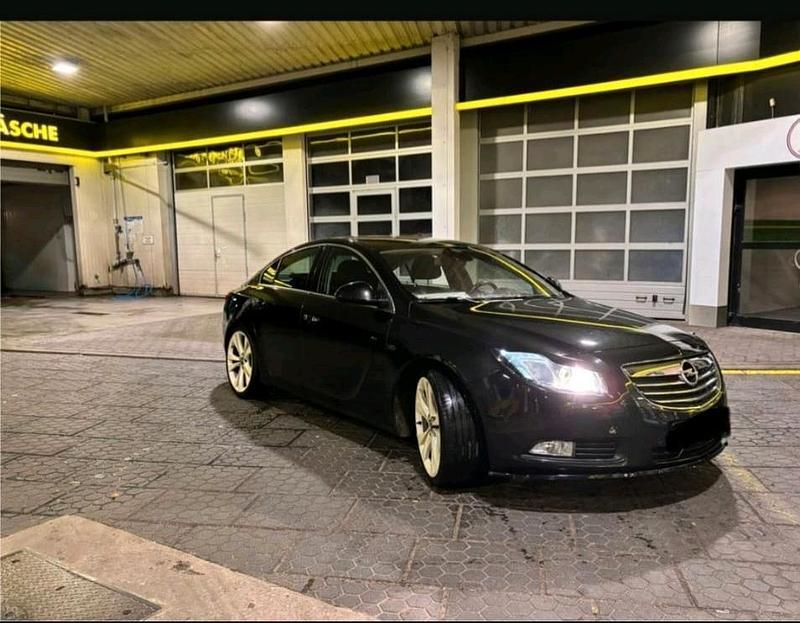 Gebraucht Opel Insignia 220 PS (161 kW) 2009 Schwarz Limousine